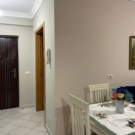 Prendi's In Apartament Golem (Tirana)